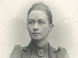 Annafia Trollbäck, Rebecka Tudor