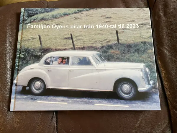 Bilen som tog oss ut i världen, här från en fotobok