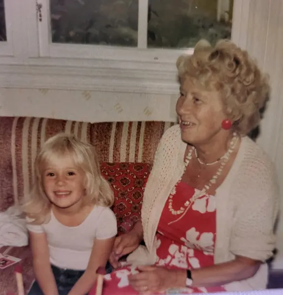 Margaretas mamma Wera Sjödin med yngsta barnbarnet Josefina.