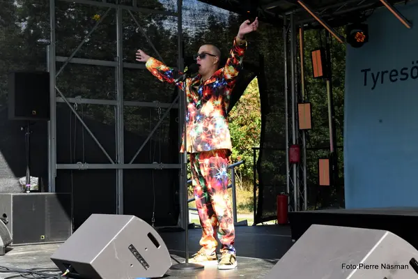 Bild från Pierre mitt i festivalvimlet